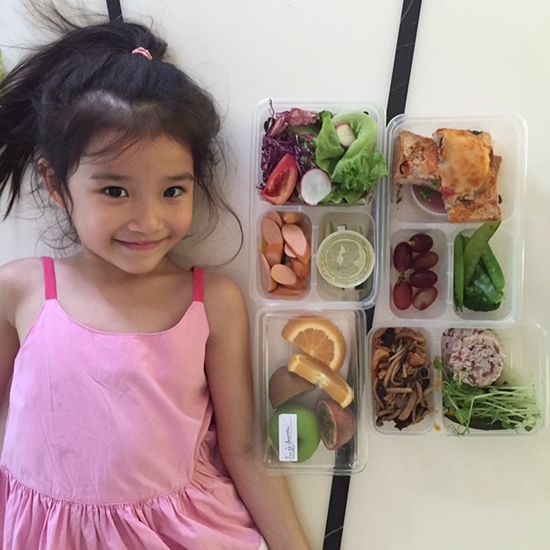 น้องพราว ลูกสาวพ่อลิฟท์ แม่หญิง 