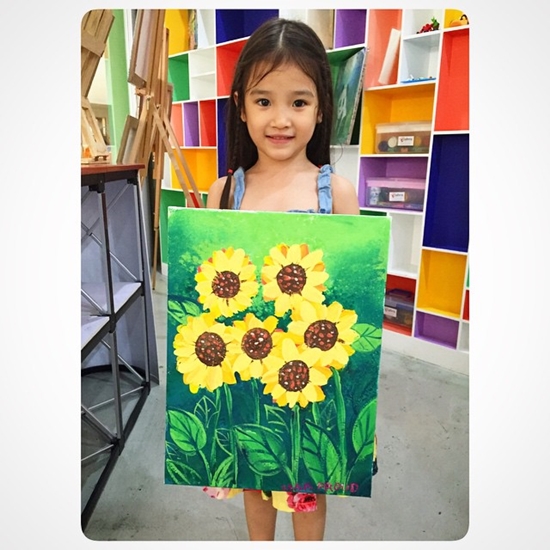 น้องพราว ลูกสาวพ่อลิฟท์ แม่หญิง 