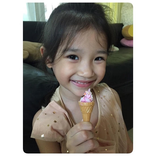 น้องพราว ลูกสาวพ่อลิฟท์ แม่หญิง 