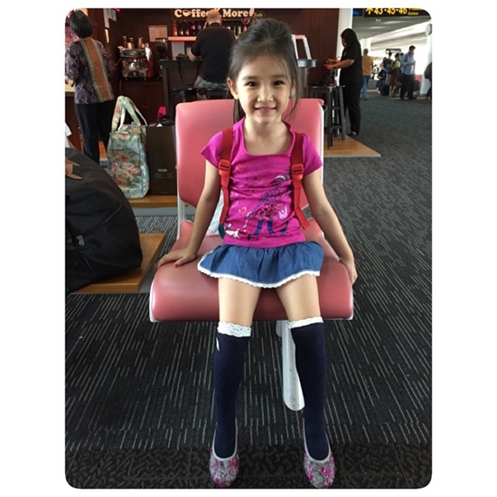 น้องพราว ลูกสาวพ่อลิฟท์ แม่หญิง 