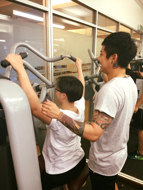  จิ๊บ เทรนเนอร์สาวหล่อ ซิกแพคแซ่บ