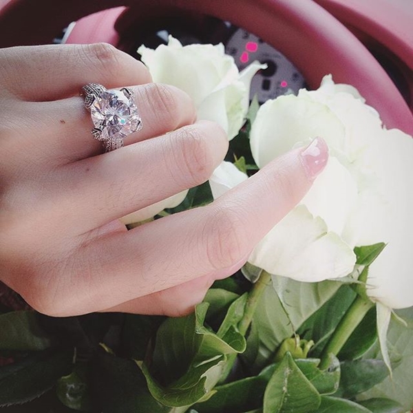  	เก๋ กันยกร ซื้อนาฬิกาเซอร์ไพรส์ เอิร์ก เลเดอเรอร์ 