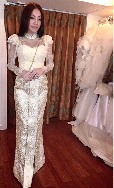 เอมมี่ อมลวรรณ