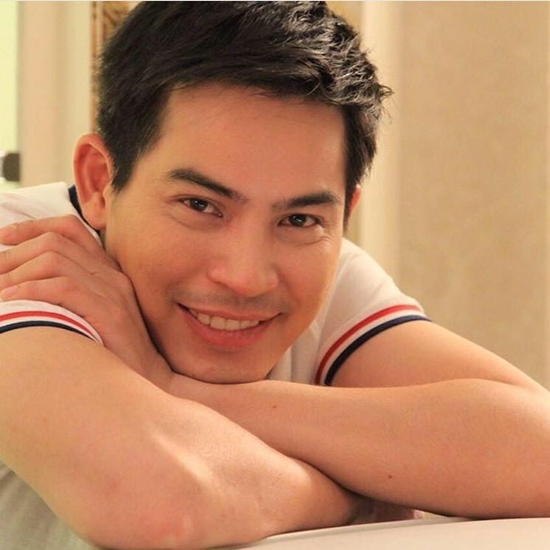 เด็กชาวเขาร้องเพลงให้ ปอ ทฤฎี