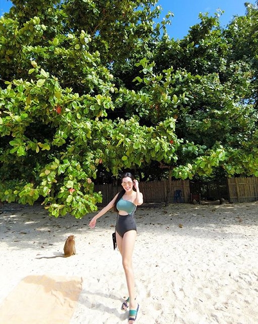 อ๋อม สกาวใจ ชุดว่ายน้ำ