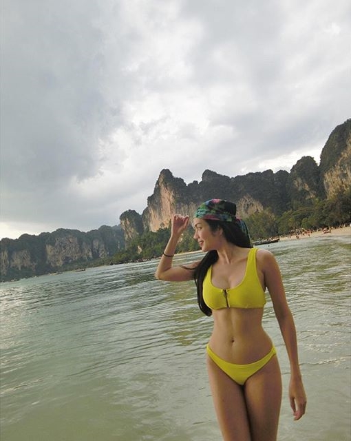 อ๋อม สกาวใจ ชุดว่ายน้ำ