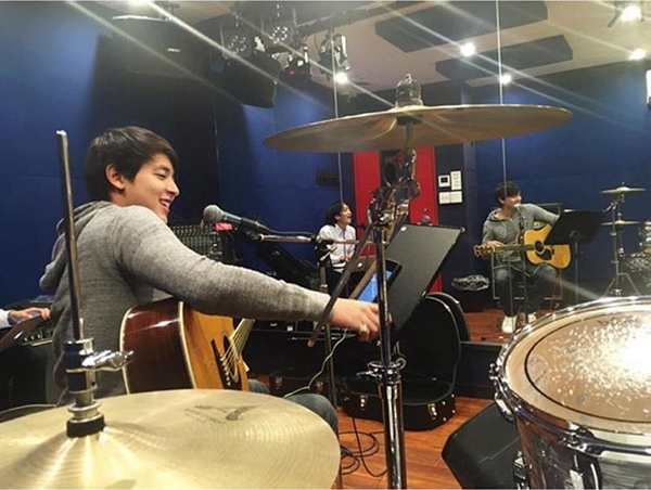 เจมส์ จิรายุ