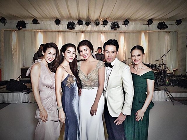 งานแต่ง เอมมี่ ไฮโซเจมส์
