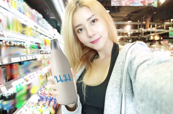 ตัดต่อภาพดาราถือนม