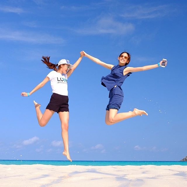 มิว น้ำตาล นำทีมแก๊งเพื่อนสาวจัดทริปดำน้ำ