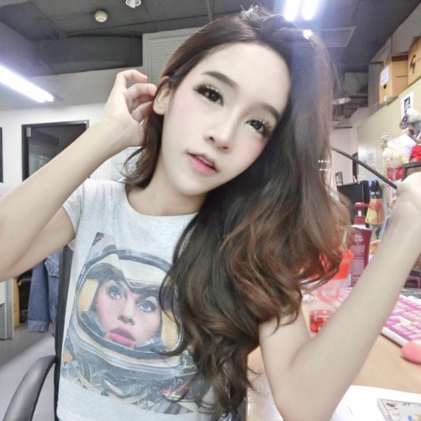 น้องพีช เน็ตไอดอลอสาวประเภทสอง