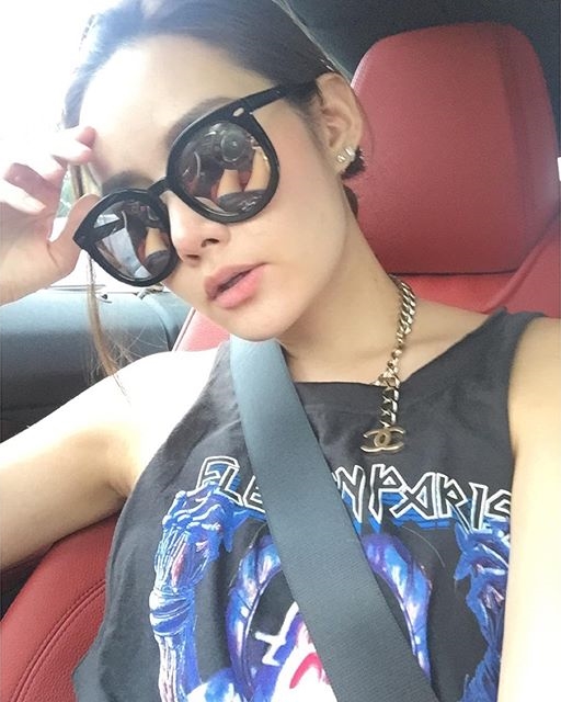 หญิง รฐา