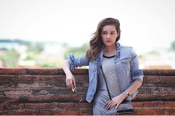 หญิง รฐา