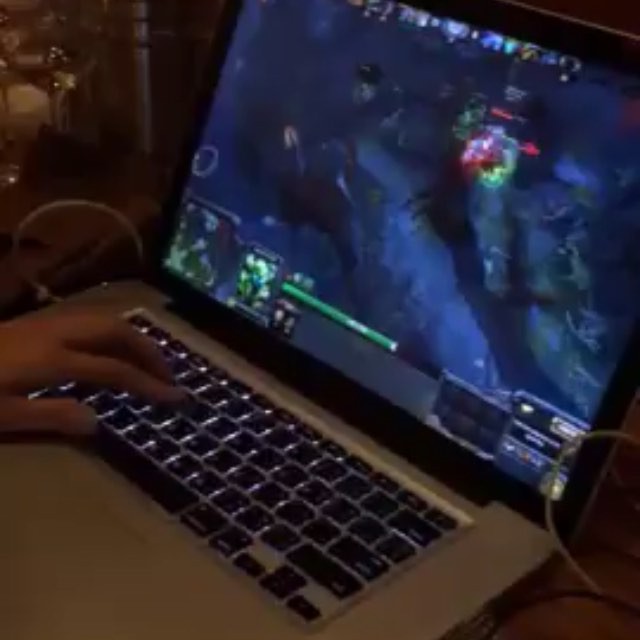 อั้ม พัชราภาเล่น DOTA 2