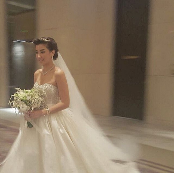 งานแต่ง แองจี้ เฮสติ้ง