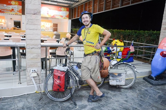 เปิดเรื่องราวสุดประทับใจ ของชายที่เดินทางรอบโลกด้วยความเร็ว 60 กม./วัน