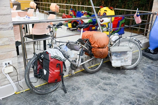 เปิดเรื่องราวสุดประทับใจ ของชายที่เดินทางรอบโลกด้วยความเร็ว 60 กม./วัน