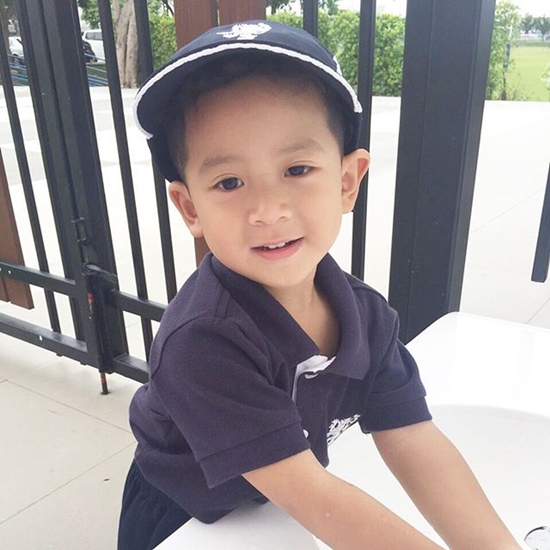 ป๋อ เอ๋ เป็นปลื้ม ! น้องภูดิศ ช่วยดูแลคุณพ่อ-เป็นเด็กดีเชื่อฟังคุณแม่ ป๋อ เอ๋ เป็นปลื้ม ! น้องภูดิศ ช่วยดูแลคุณพ่อ-เป็นเด็กดีเชื่อฟังคุณแม่
