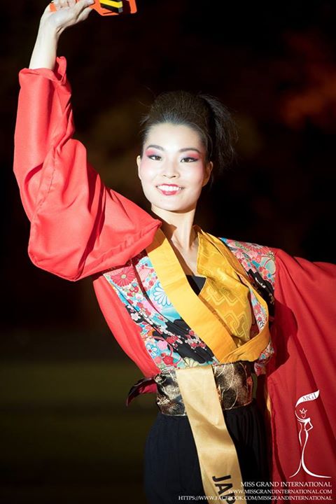 ส่องนางงามสาวในชุดประจำชาติ Miss Grand International 2015 สวย ๆ ทั้งนั้น