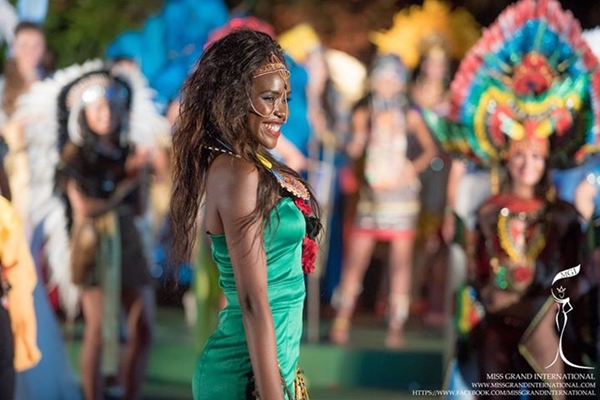 ส่องนางงามสาวในชุดประจำชาติ Miss Grand International 2015 สวย ๆ ทั้งนั้น
