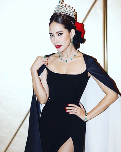 บี พลอย คริส ในชุดดำรัดรูปสุดปัง โชว์เอว 23 นิ้ว สวยแบบกินกันไม่ลง