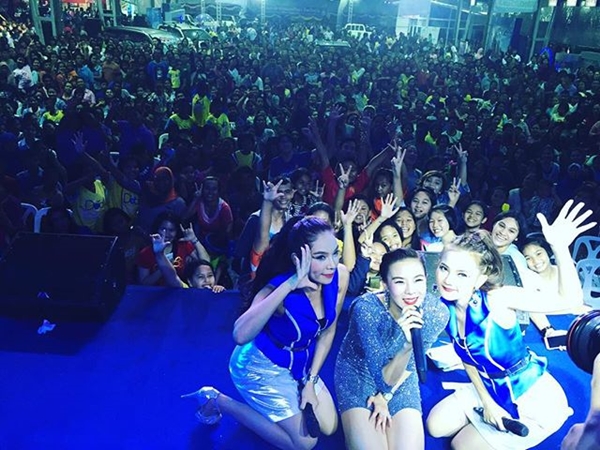 #ทีมคริส มาวิน ! คริส หอวัง ซ้อนพี่วินฝ่ารถติดไปงาน ท่านั่งสตรองแรง