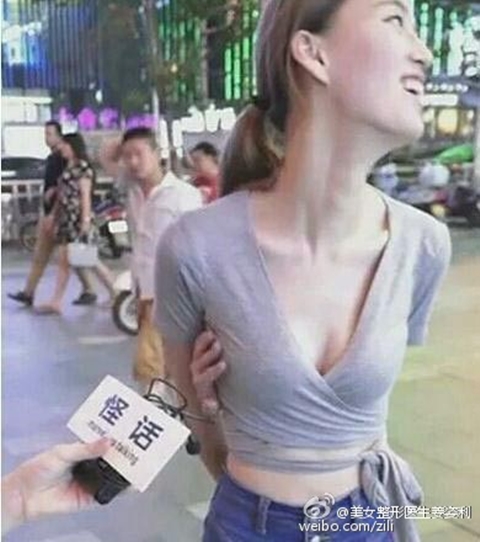 สาวจีนผุดเทรนด์อวดหุ่นดี มืออ้อมหลังจับเต้าตัวเอง !