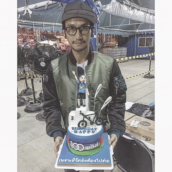 ตูน บอดี้สแลม ปลื้ม ก้อย รัชวิน ยกเค้กเซอร์ไพรส์วันเกิด ถึงเวทีคอนเสิร์ต