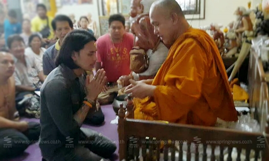 แทค ภรัณยู สักยันต์เสริมดวงกับ พระอาจารย์แดง