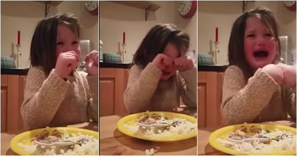 คลิปหนูน้อยร้องไห้ เสียใจสัตว์ถูกฆ่าเป็นอาหาร