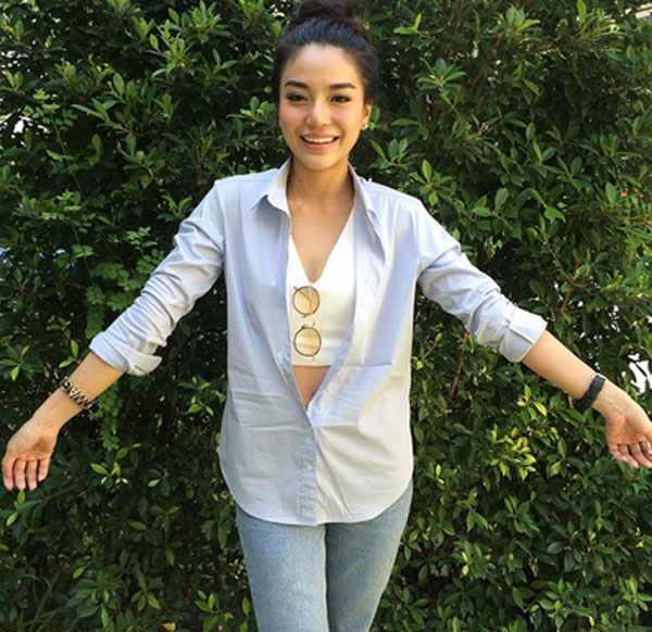 ชาวเน็ตสับเละ ! ปราง กัญญ์ณรัณ ใส่ชุดคล้ายจีวรพระ ดีไซเนอร์เอาอะไรคิด 