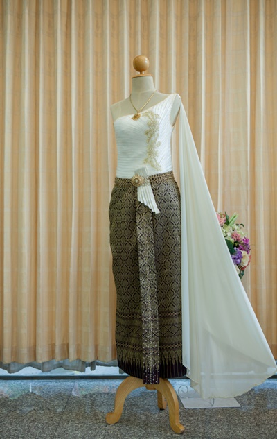 10 ชุดไทยแต่งงาน เพิ่มดีเทลหวานชวนมอง