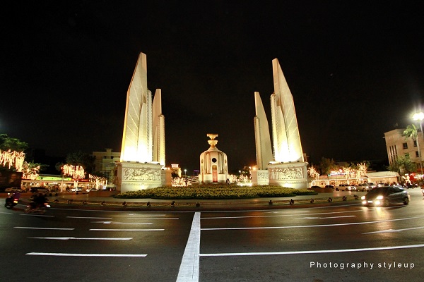 ไฟประดับเฉลิมพระเกียรติ