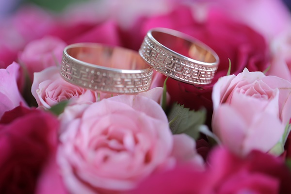 12 แหวนแต่งงานคู่ สื่อรักสัมผัสถึงหัวใจ