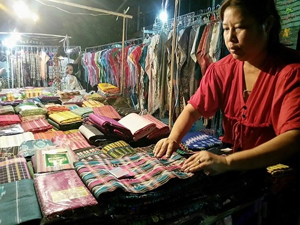 ชวนเที่ยวชม ช้อป ชิม ที่ถนนคนเดินสังขละบุรี