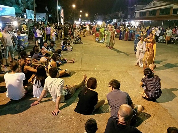 ชวนเที่ยวชม ช้อป ชิม ที่ถนนคนเดินสังขละบุรี