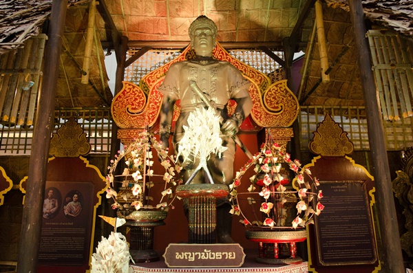 แอ่วตลาด กาดหมั้ว