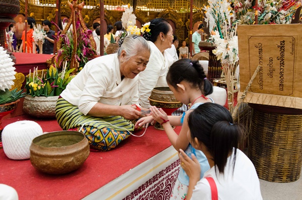 แอ่วตลาด กาดหมั้ว