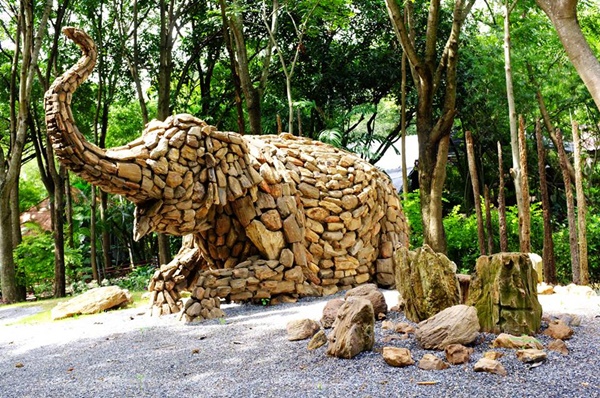 เยือนสวนซ่อนศิลป์ เสพศิลปะที่แอบซ่อนในผืนป่า เยือนสวนซ่อนศิลป์ เสพศิลปะที่แอบซ่อนในผืนป่า