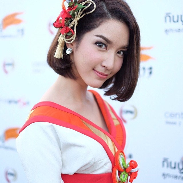 โม มนชนก