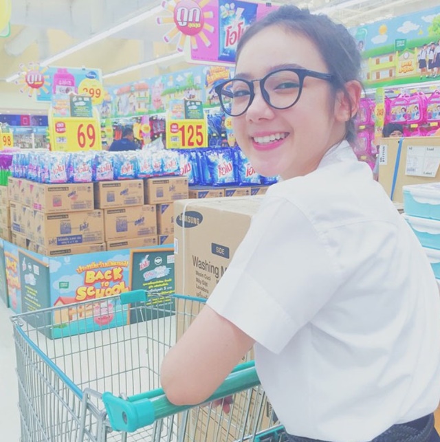 ประวัติ พลอยชมพู ญานนีน ภารวี ไวเกล