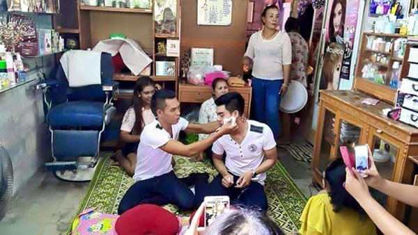 คู่รักชายรักชาย สู่ขอด้วยเงินหมื่นกับทอง 50 สตางค์