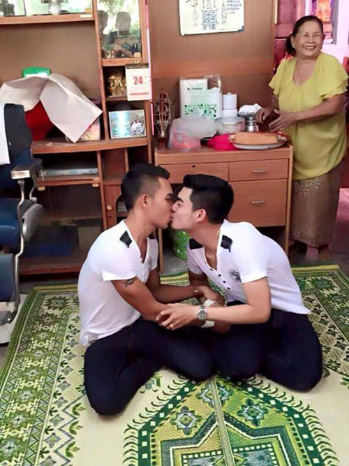 คู่รักชายรักชาย สู่ขอด้วยเงินหมื่นกับทอง 50 สตางค์