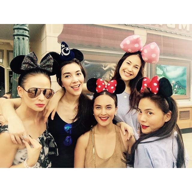 แก๊งนางฟ้า ลัดฟ้าเที่ยวฮ่องกงครั้งใหญ่ ลูกมากันพร้อมหน้า แฮปปี้สุด ๆ