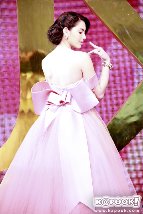 ลูกเกด ใหม่ ดาวิกา นำทีมซุปตาร์ตัวแม่ เดินแบบประชันความงาม