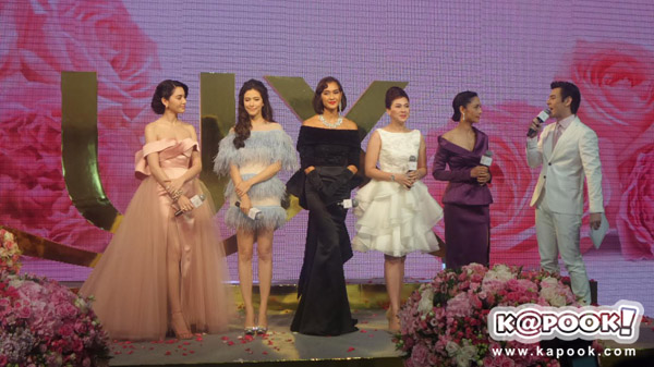 ลูกเกด ใหม่ ดาวิกา นำทีมซุปตาร์ตัวแม่ เดินแบบประชันความงาม