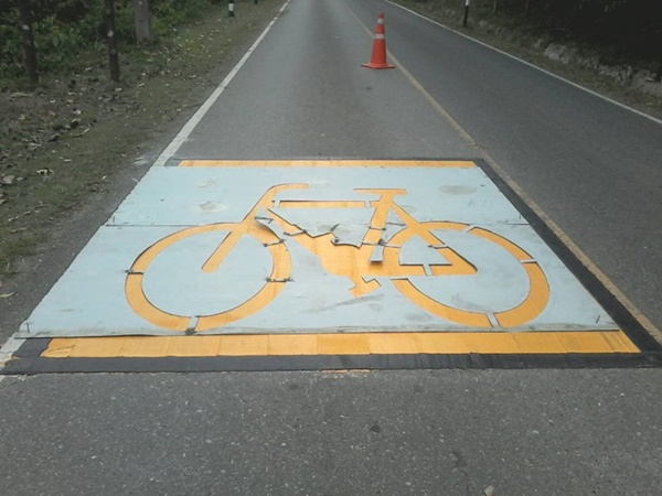 เขาใหญ่ตีเส้นจราจรใหม่ ทำสัญลักษณ์ระวังช้าง ป้องกันอุบัติเหตุ