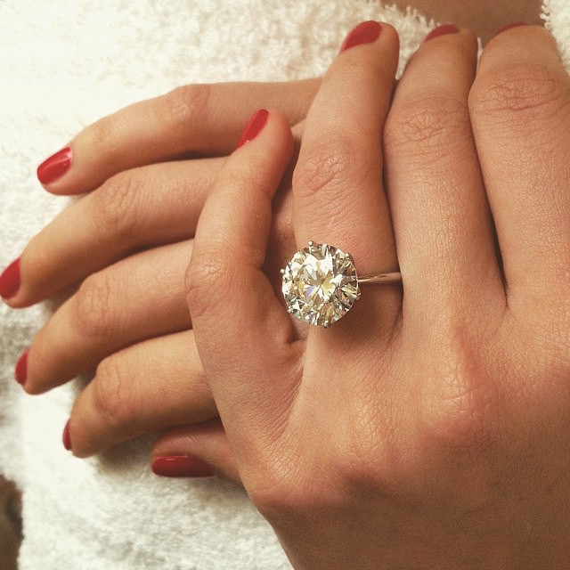 ชมพู่ อารยา สวมแหวนแต่งงาน เดินพรมแดงเมืองคานส์