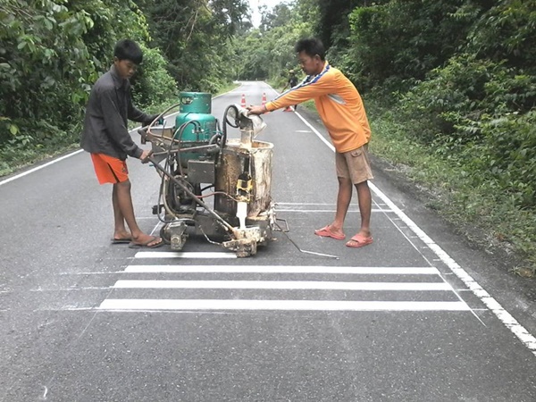 เขาใหญ่ตีเส้นจราจรใหม่ ทำสัญลักษณ์ระวังช้าง ป้องกันอุบัติเหตุ