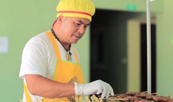 เฮียนพ คนขายหมูปิ้ง